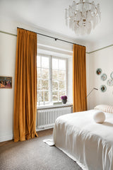 Metal curtain pole and rings