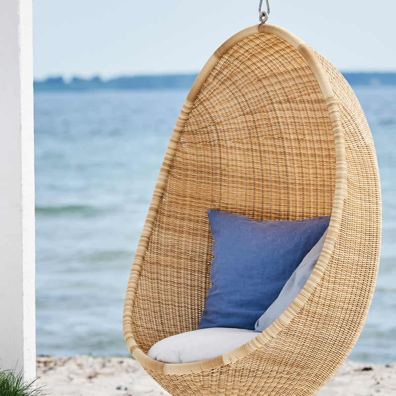The Hanging Egg chair designed by Nanna & Jørgen Ditzel - Outdoor