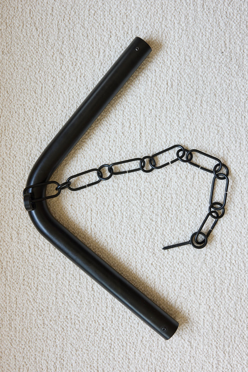 Corner bracket with chain