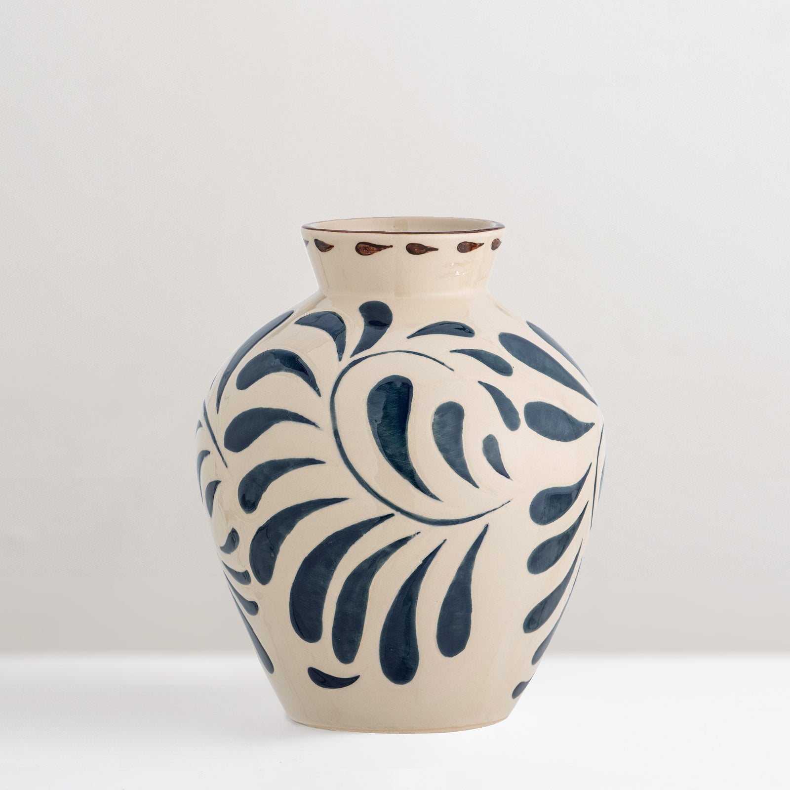 Heikki stoneware vase – ATT PYNTA