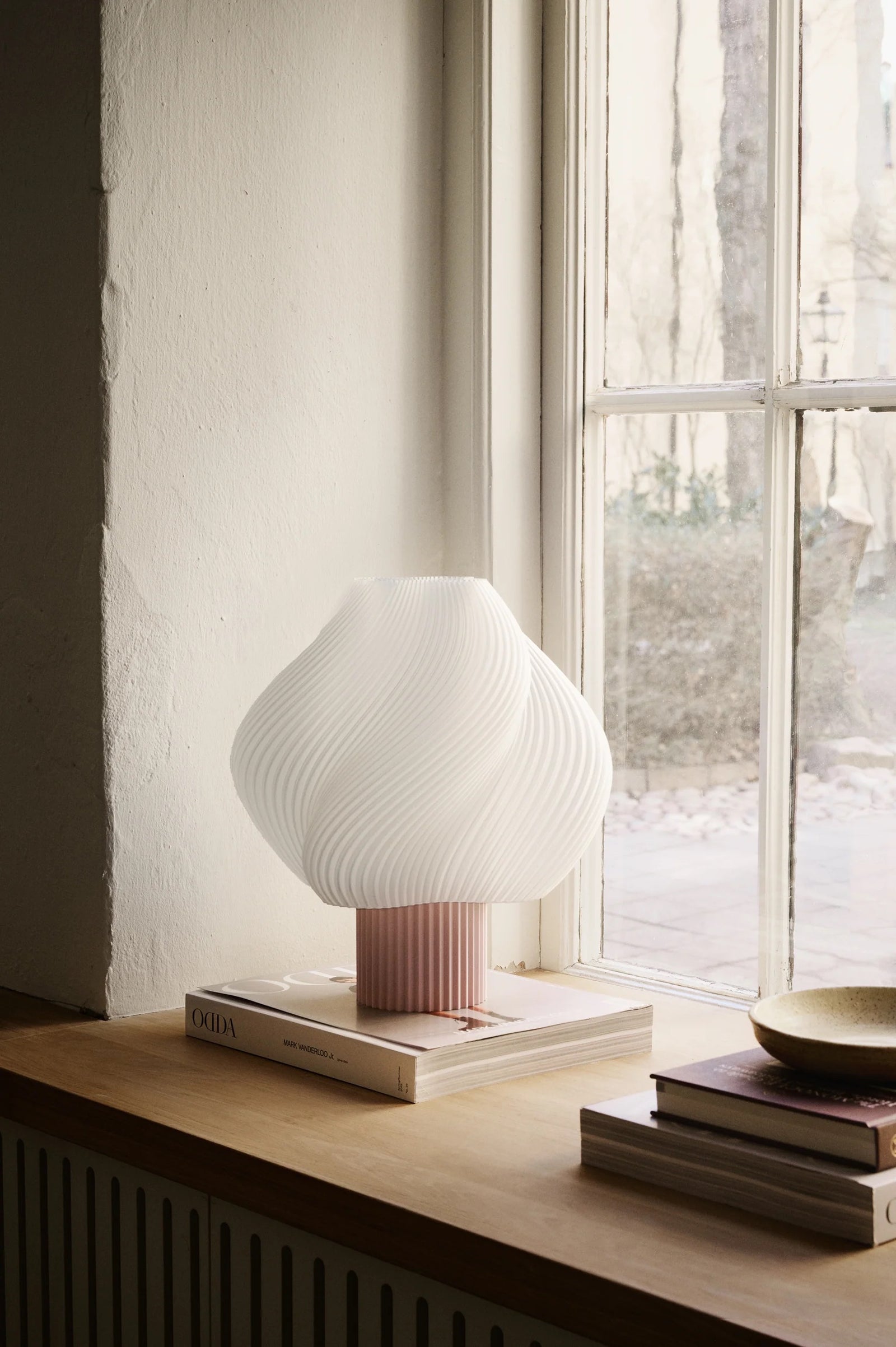 Crème Atelier soft serve lamp, Large, Wild Strawberry – ATT PYNTA