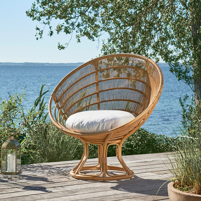 The Luna lounge chair designed by Franco Albini - Outdoor