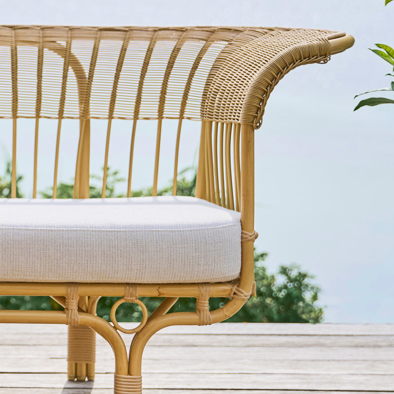 The Belladonna Sofa designed by Franco Albini - Outdoor