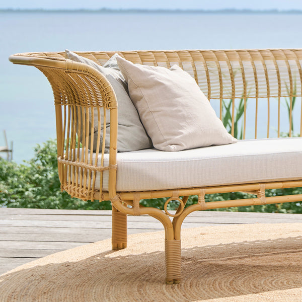 The Belladonna Sofa designed by Franco Albini - Outdoor
