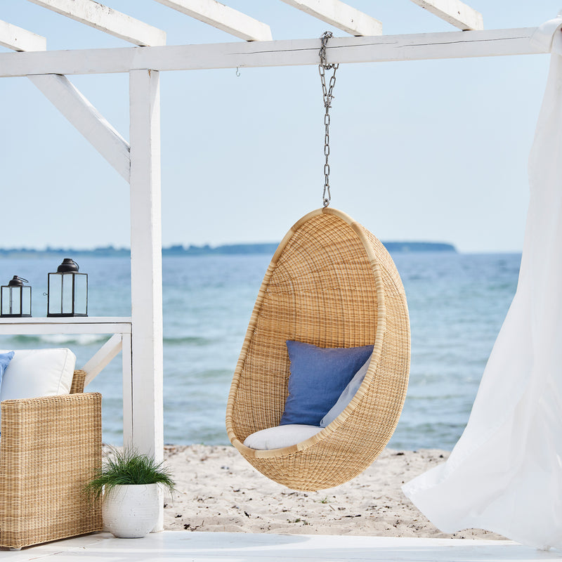 The Hanging Egg chair designed by Nanna & Jørgen Ditzel - Outdoor