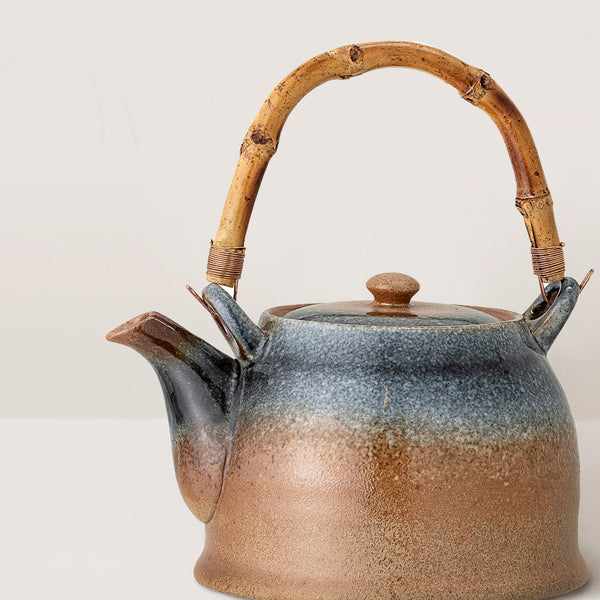 Aura handcrafted teapot with strainer